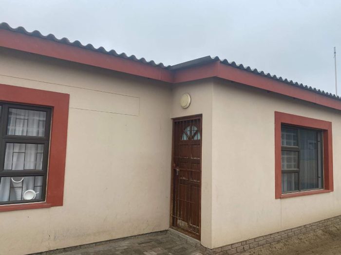 Property #2416709, House For Sale in Fairways Estate