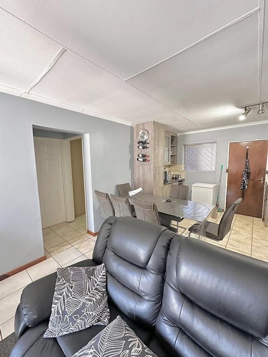 Property #2404910, Townhouse For Sale in Khomasdal