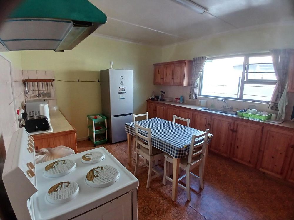 Spacious Kitchen. LOTS and LOTS of built-in cupboards.