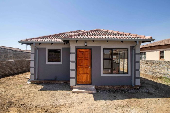 Boksburg Central House For Sale: 3 Bedrooms, 2 Bathrooms, Custom Finishes Available.