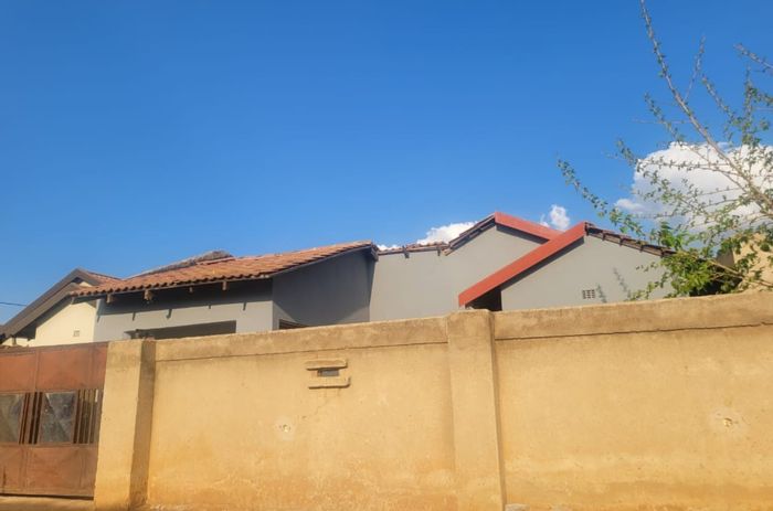 Property #2299528, House For Sale in Protea Glen Ext 12