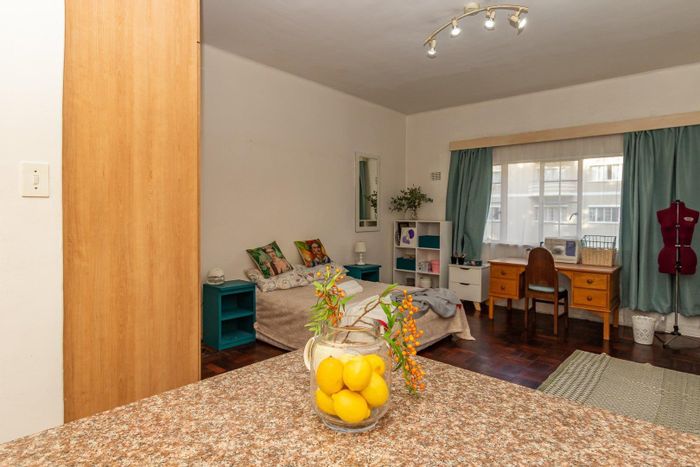 Rondebosch Apartment For Sale: Secure studio, open parking, near Jammie Shuttle.