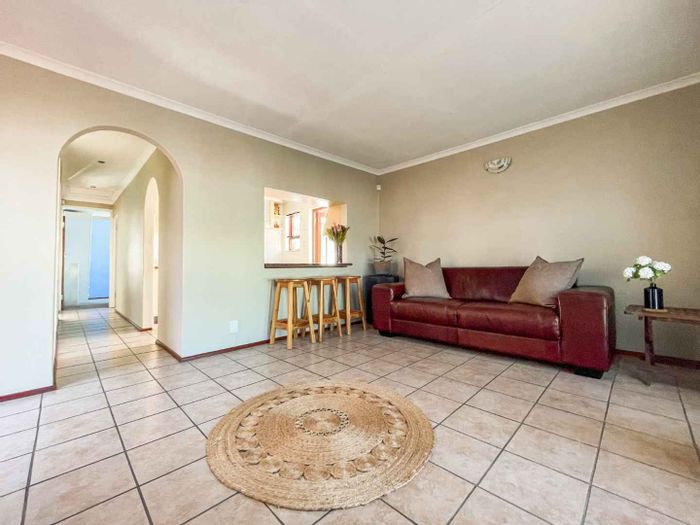 Property #2174745, House pending sale in Strandfontein Village