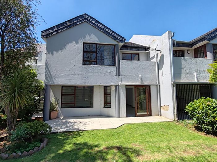 For Sale: Lakefield Cluster with 3 bedrooms, pool, tennis courts, and security.