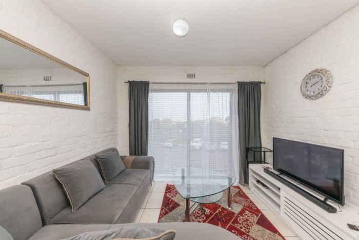 Brooklyn Apartment For Sale: Open-plan living, gym, pool, and secure parking.