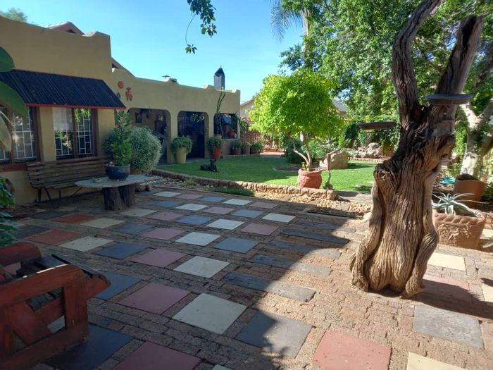 Spacious House with Flat, Pool, and Entertainment Area for Sale, Otjiwarongo Central