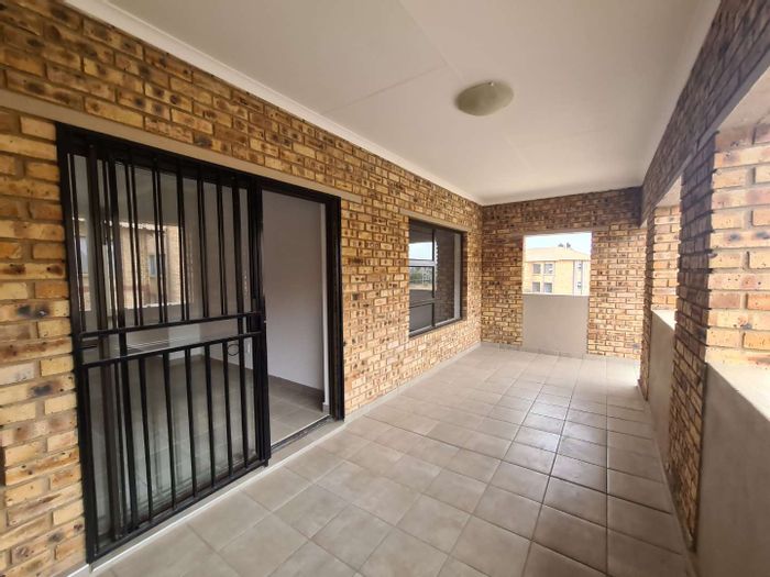 Wierdapark Apartment To Rent: 2 Beds, 2 Baths, Garage, Security, Prepaid Electricity.