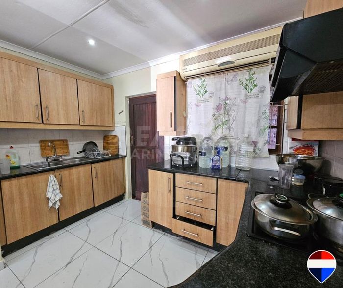 3-Bedroom Townhouse in Birdswood with secure parking, pet-friendly, and automatic gate. To Rent.