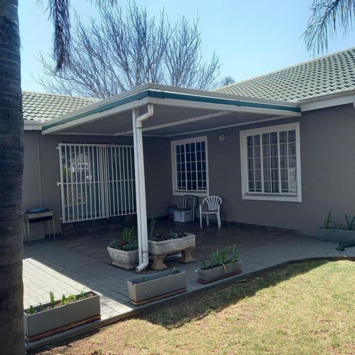 For Sale: Cluster Home in Verwoerdpark with secure estate, garden, and garage.