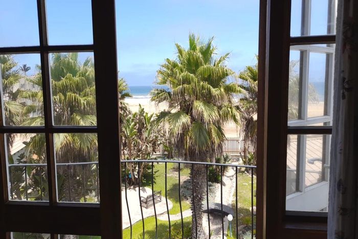 Vogelstrand Townhouse For Sale: Ocean views, guest flat, communal gardens, double garage.