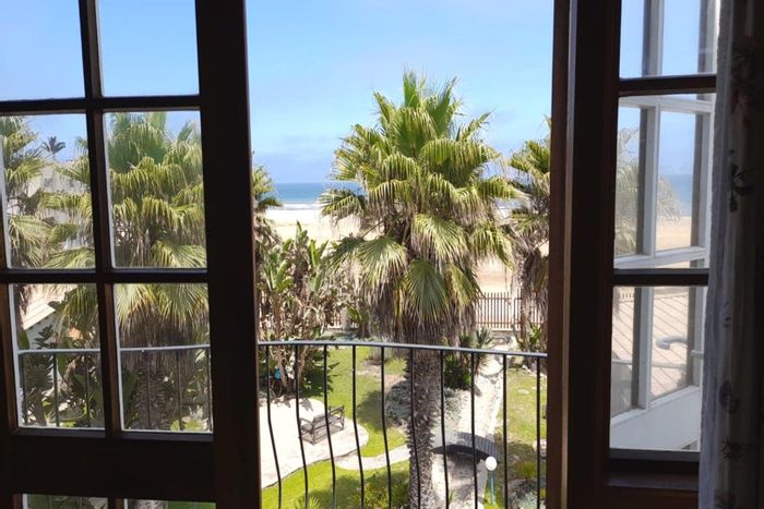 Vogelstrand Townhouse For Sale: Ocean views, guest flat, double garage, communal gardens.