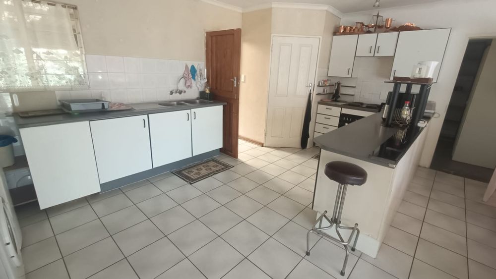 Die Hoewes Townhouse For Sale 2 beds, garden, braai, petfriendly, no