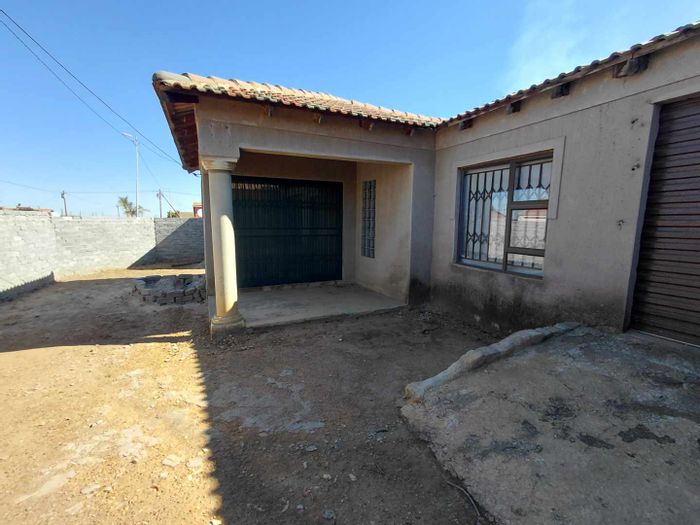 Drieziek House For Sale: Family home with rental income potential and secure parking.