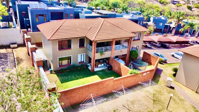 Glenvista Townhouse For Sale: Open-plan living, private balcony, pet-friendly, communal pool.