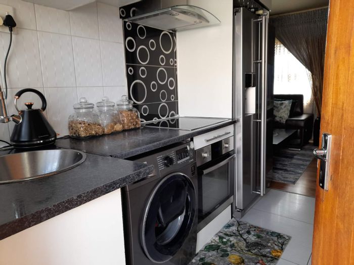 For Sale: Jabulani 2-Bedroom Apartment with 24/7 Security and Communal Areas.