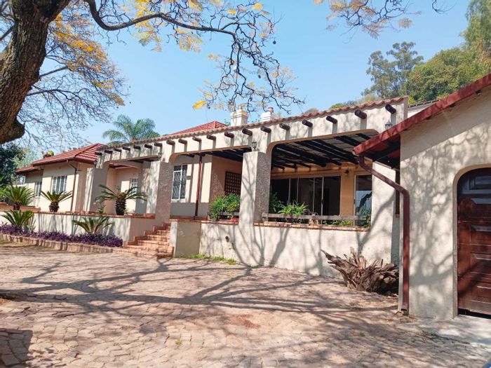 House To Rent in Orange Grove: 3 Bedrooms, garden, garage, close to amenities.
