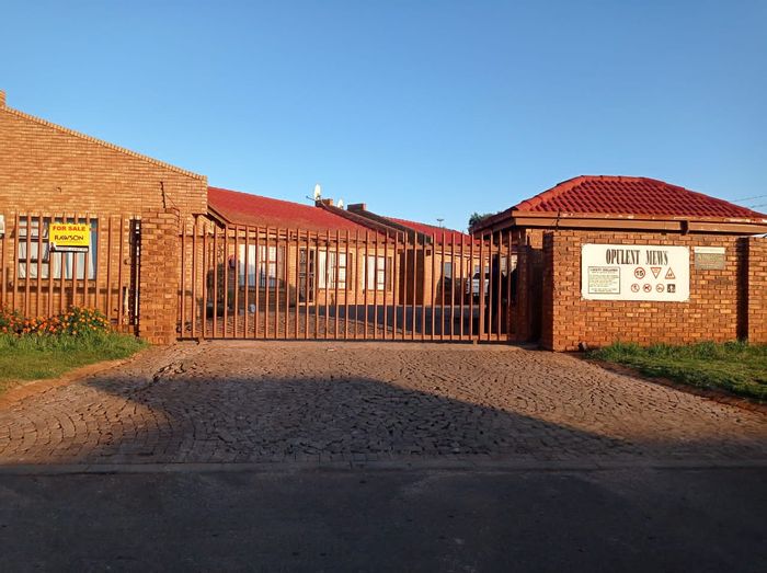 Property #2090232, Townhouse for sale in Vosloorus Ext 16