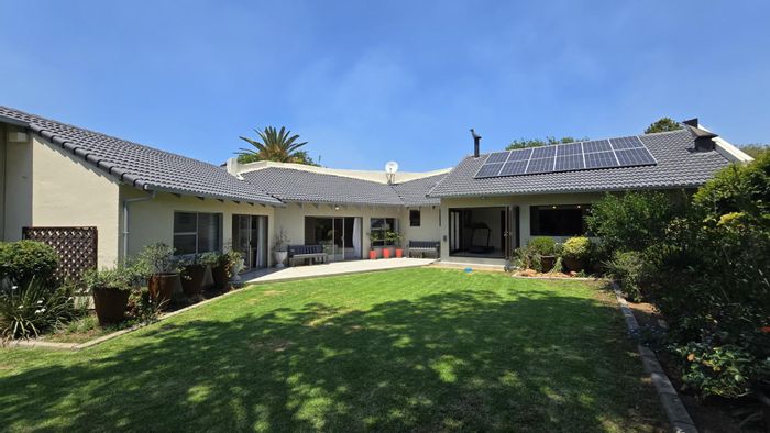 Randhart House For Sale: Spacious living, solar system, landscaped garden, and ample parking.