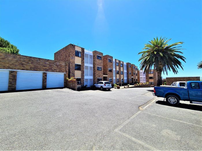 Wynberg Upper Apartment for Sale: Tenanted, Balcony, Secure Parking & Investment Potential!