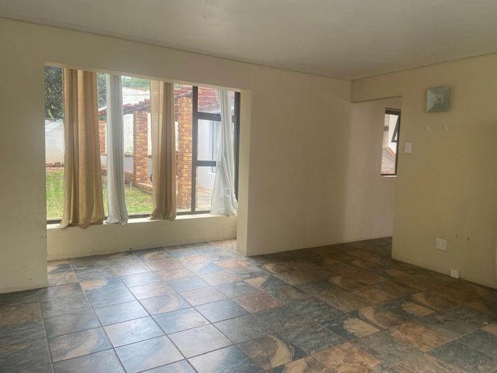 Apartment To Rent in Savoy Estate: Pet-friendly, kitchenette, covered parking, includes utilities.