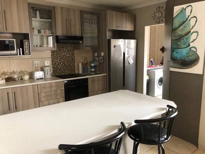 Property #1976234, Townhouse pending sale in Pioniers Park Ext 1
