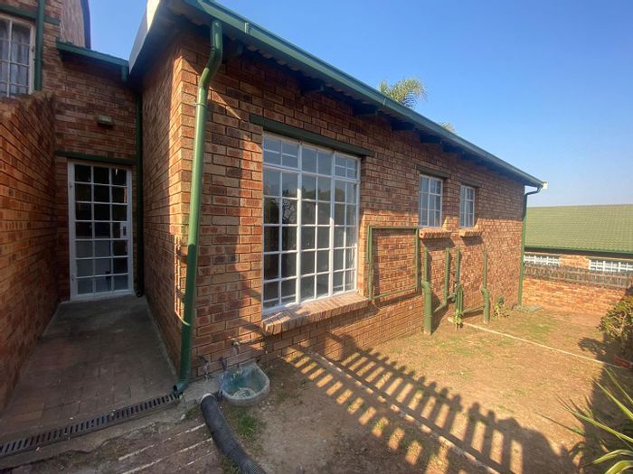 Property #2375754, Townhouse Rental Monthly in Bergbron