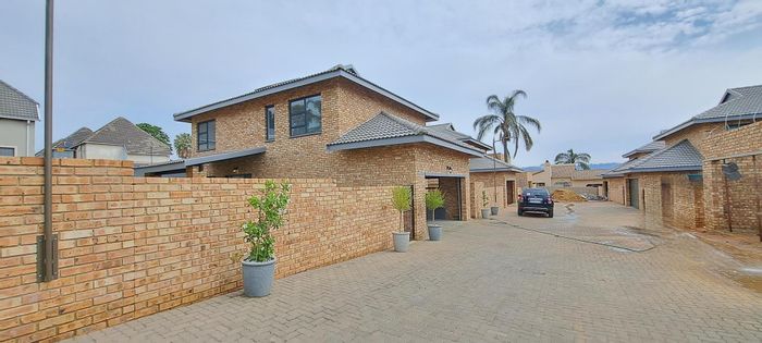 Radiokop Townhouse For Sale: Open-plan living, private garden, automated garage, choose finishes.