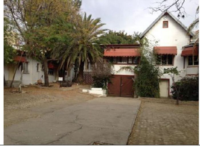 For Sale: Guest House in Windhoek West with 12 en-suite rooms, near Wernhill.