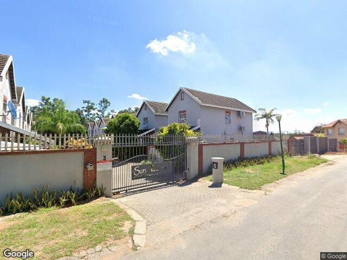 Property #2221064, Townhouse for sale in Sonheuwel
