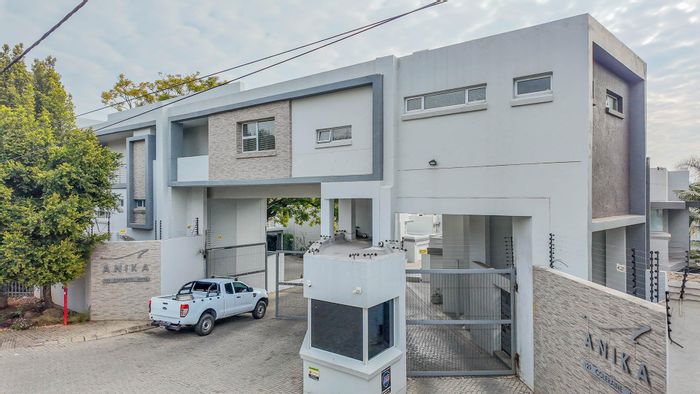 Bryanston Cluster To Rent: 3 beds, inverter, pet-friendly, secure estate living.