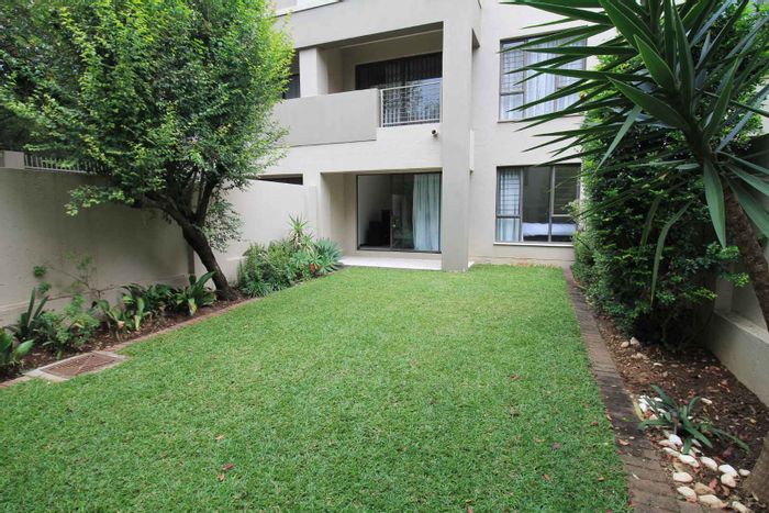 Paulshof Apartment To Rent: 1 Bed, garden access, pool, clubhouse, secure parking.