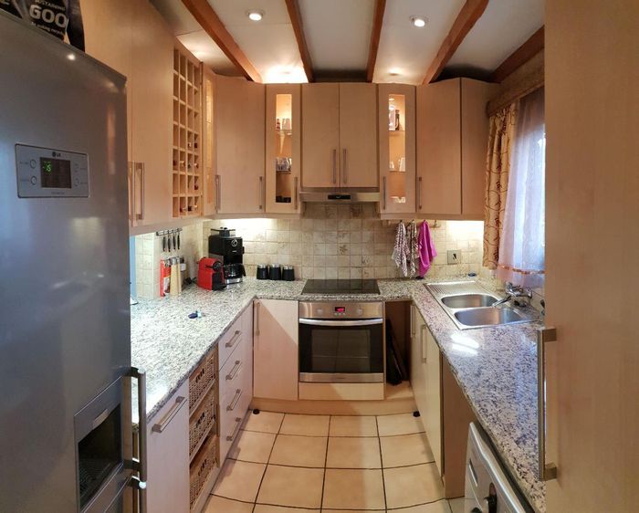 Eldoraigne Townhouse For Sale: 3 Bedrooms, Loft Suite, Pet-Friendly, Secure Estate.