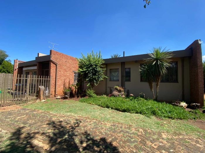 Kibler Park House For Sale: 4 beds, 2 baths, plus two flatlets.