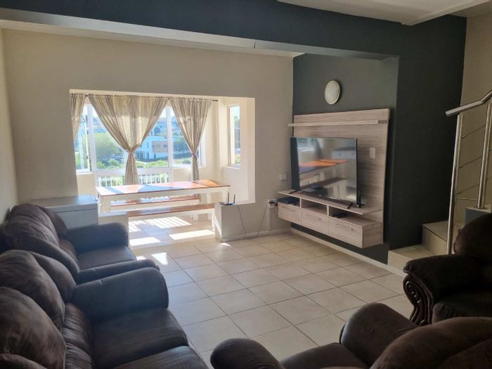 For Sale: 3-Bedroom Apartment in Beacon Bay Valley with Pool, Security, and Parking.