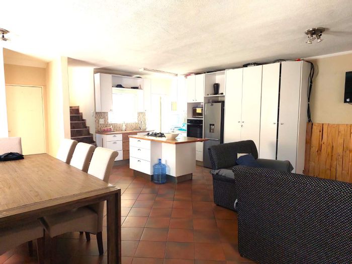 Property #2255408, Townhouse For Sale in Pioniers Park