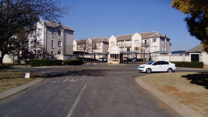 For Sale: 2-bedroom apartment in Klippoortje with 24-hour security and convenient amenities.