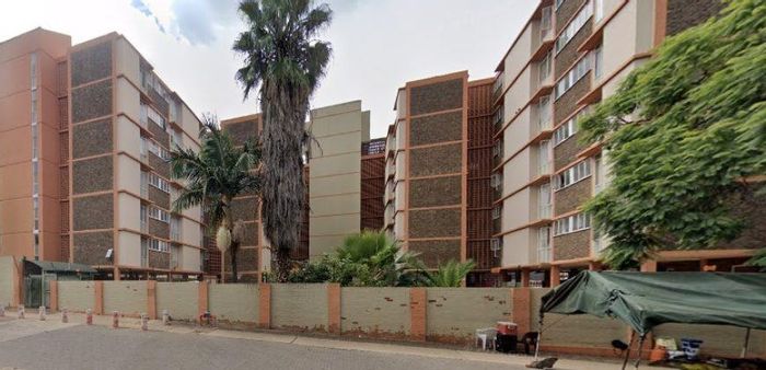 Arcadia Apartment For Sale: One Bedroom, Parking, Tranquil Complex, Prime Location!