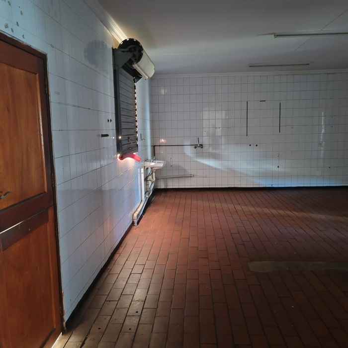 Industrial warehouse in Benoni AH, 470m², secure complex, utilities metered, To Rent.