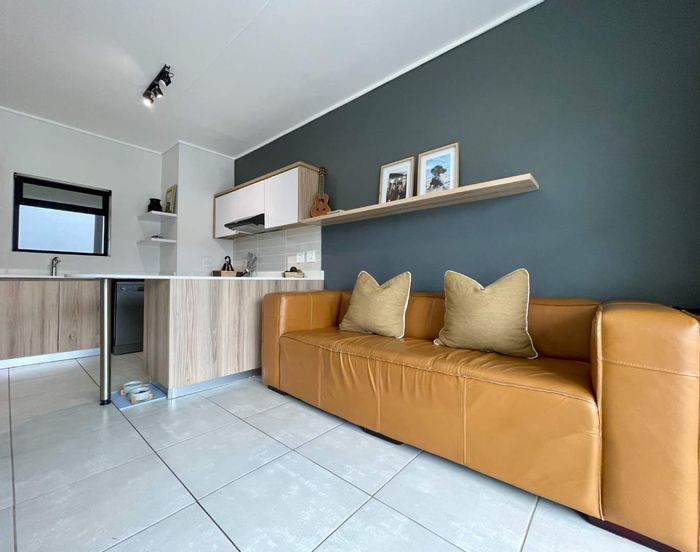 Ballito Central Apartment For Sale: 1 Bed, Gym, Restaurant, Pool, Pet-Friendly.