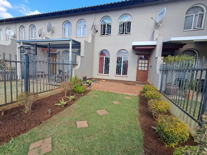 Property #2422144, Townhouse For Sale in Kilner Park