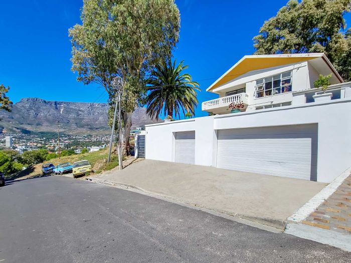 Bo Kaap House For Sale: 520 sqm, GR4 zoning, views, garage for 6 cars.