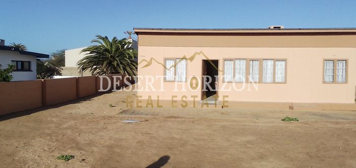 Property #2396061, House For Sale in Henties Bay Central