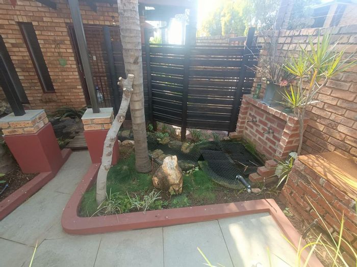 Highveld House For Sale: 4 Bedrooms, Indoor Pool, Solar Features, Spacious Garden.