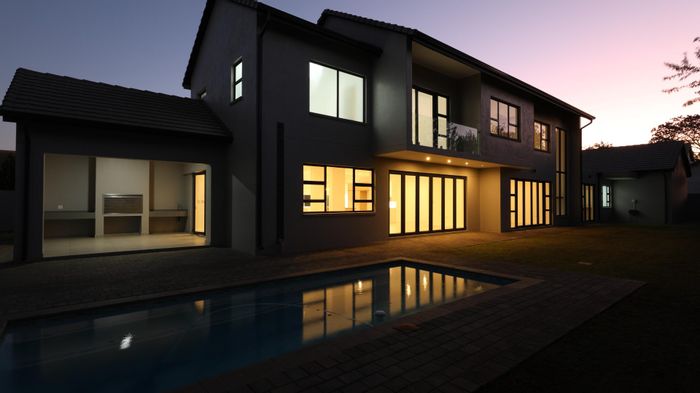 For Sale: House in Zwartkop Golf Estate with solar, pool, and clubhouse amenities.