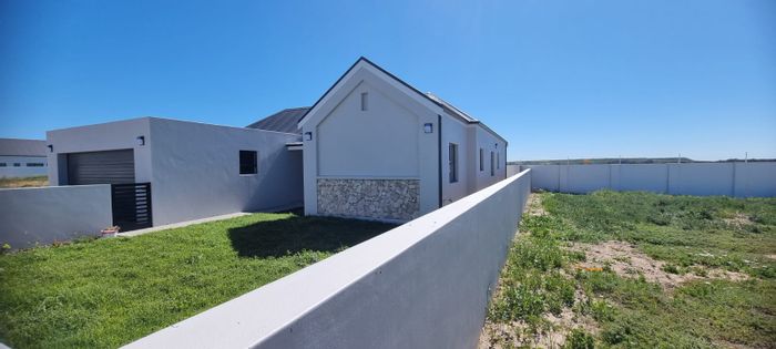 Langebaan Central House For Sale: 3 bedrooms, built-in braai, double garage, near amenities.