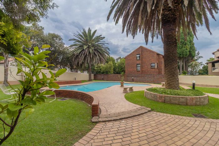 2-Bedroom Apartment To Rent in Paulshof with loft, pool, and tennis court access.