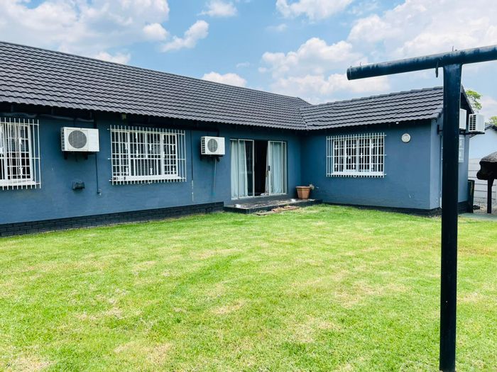 4-Bedroom House in Brackendowns For Sale with Spacious Yard and Ample Parking.