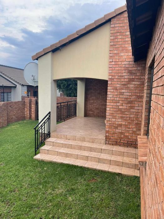 Property #2032516, Townhouse rental monthly in Mooikloof Ridge