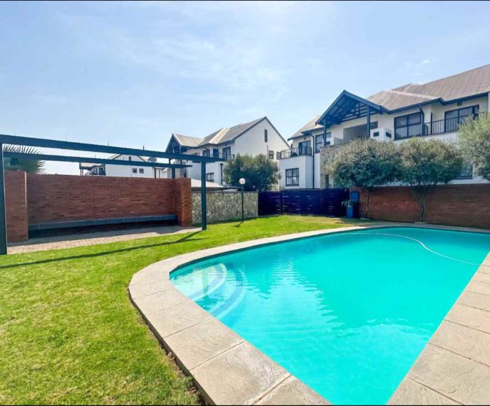 Equestria Apartment For Sale: 1 Bed, Pool, Braai Area, Close to Amenities.