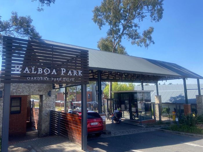 2-Bedroom Apartment To Rent in Oakdene with gym, pool, and 24-hour security.